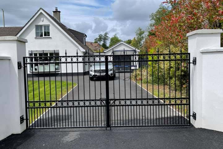 Metal driveway gate